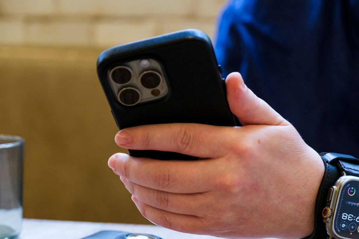 Choose the Perfect Leather Case for iPhone 16 Max Pro: A Guide